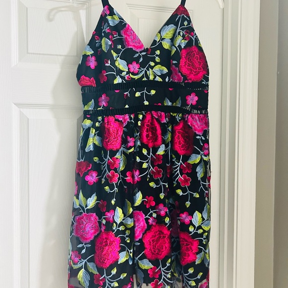 Nicole Miller Dresses & Skirts - Nicole Miller Floral Sundress V-Neck